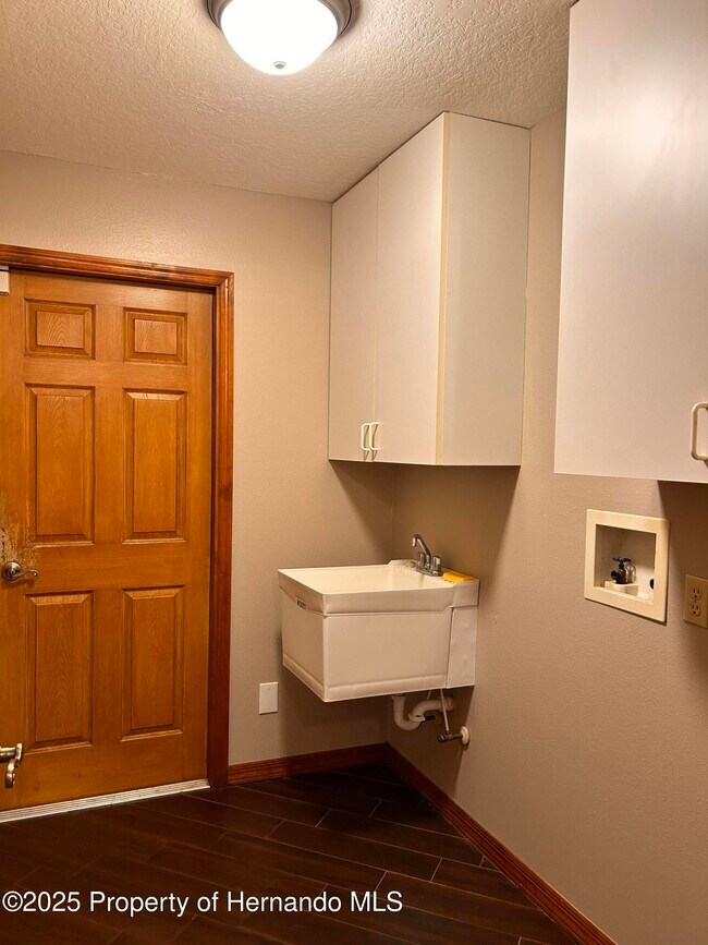 Building Photo - 2284 Champlain Ave