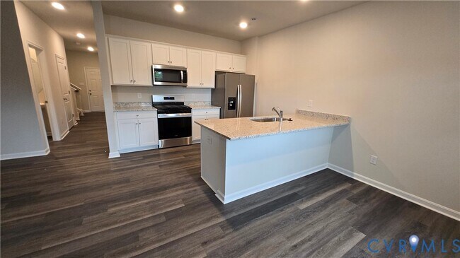 Building Photo - 6013 Banyan Ln