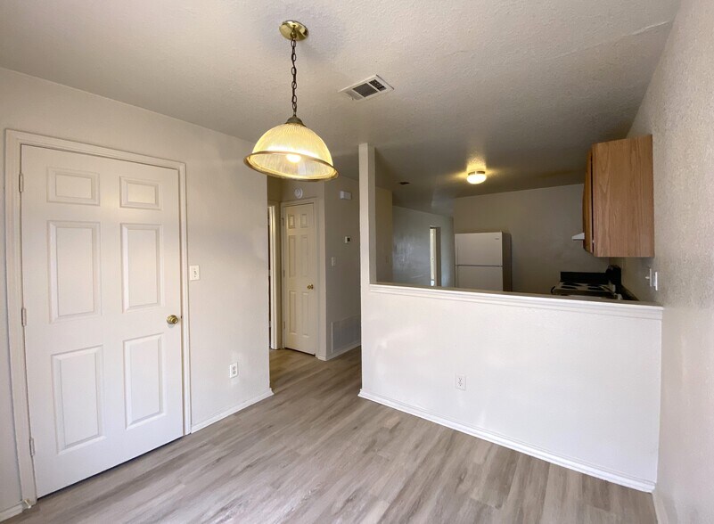 Building Photo - 2801 Cantabrian Dr