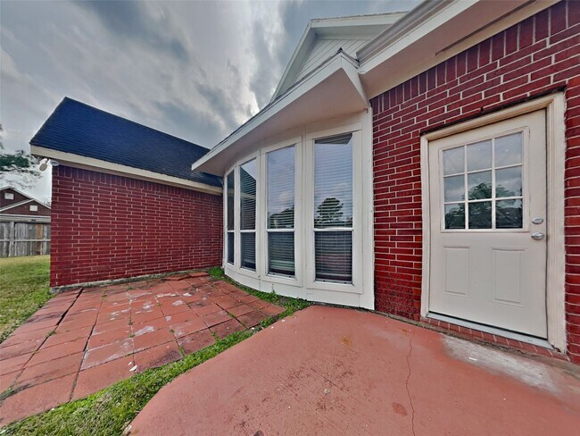 Building Photo - 3009 Fallbrook Ct