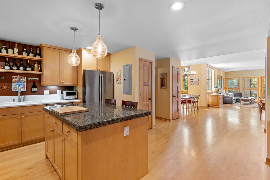 Building Photo - 2537 NW Upshur St