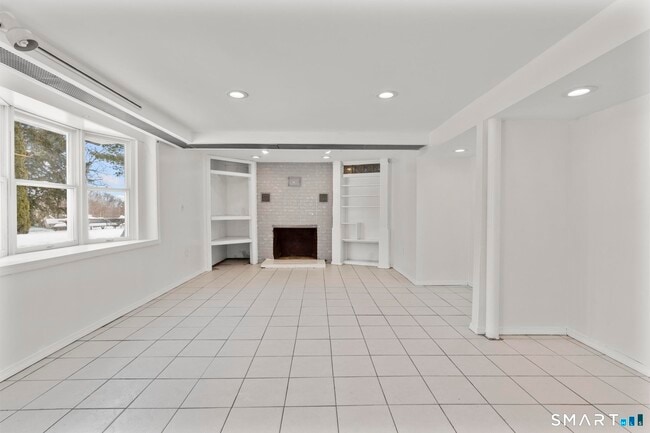 Building Photo - 5 Arden Rd