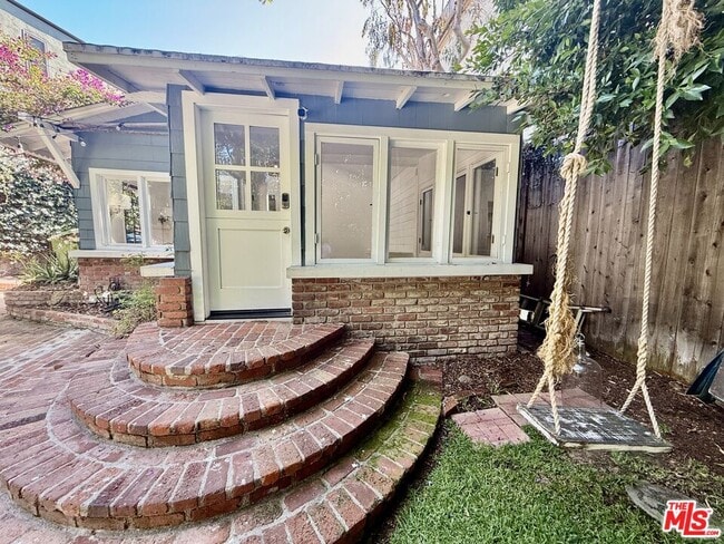 Building Photo - 3419 Strongs Dr
