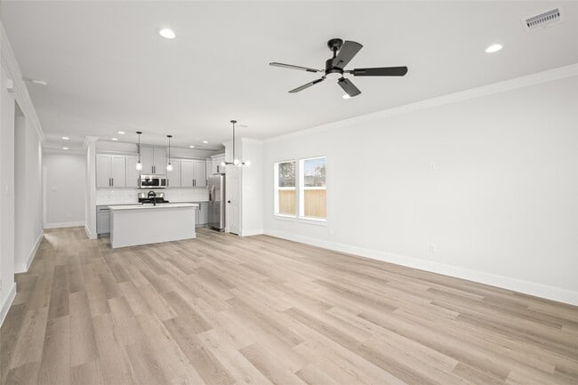 Building Photo - 8056 Meadowbrook Dr