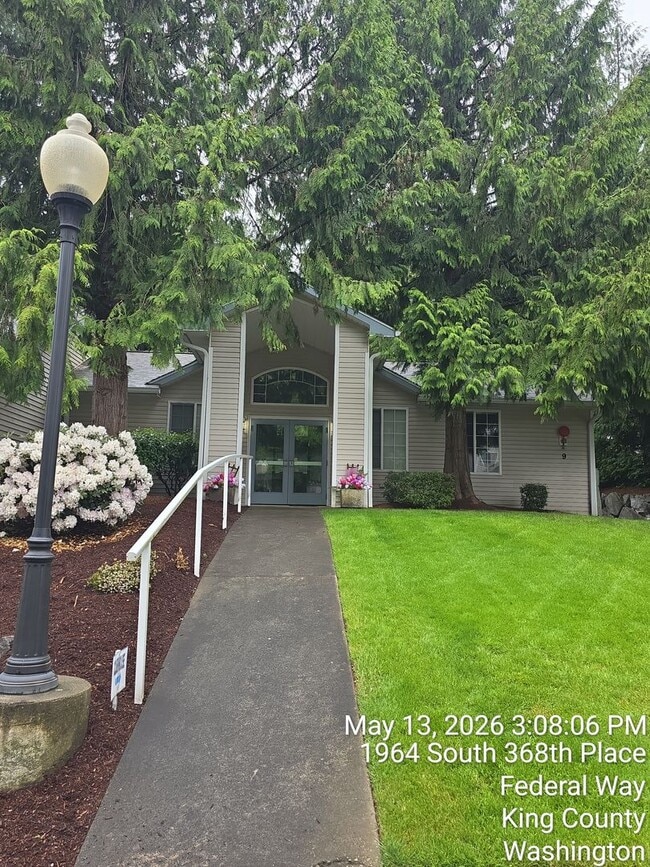 Building Photo - Federal Way Townhome Condo- 2 bedroom 2.5 bathroom, 1 car garage - Available NOW!