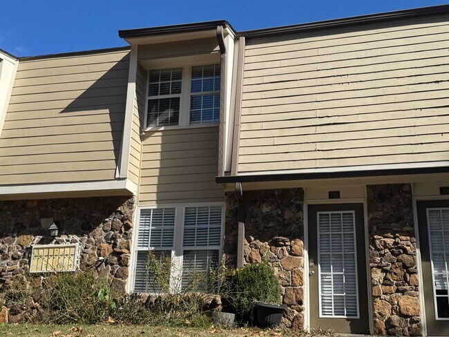 Primary Photo - 2BR/1.5BA For Rent