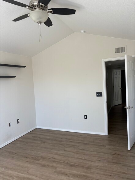 Building Photo - 3002 W Elizabeth St