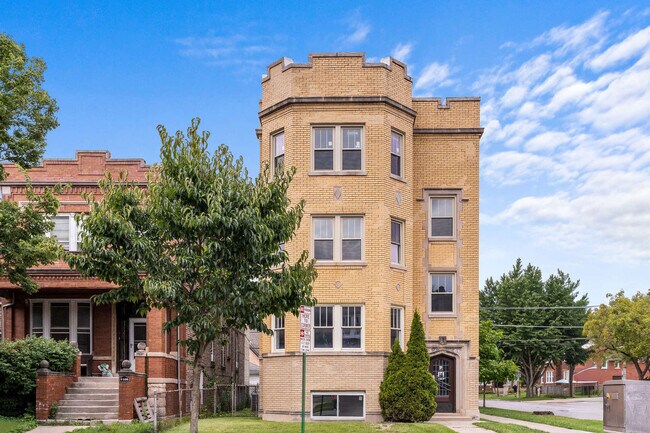 Primary Photo - 1101 S Oak Park Ave