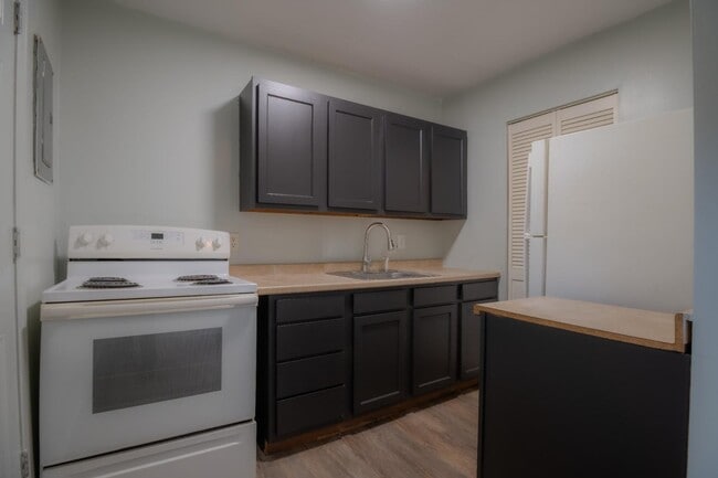 Building Photo - 3105 Clairpoint Ct