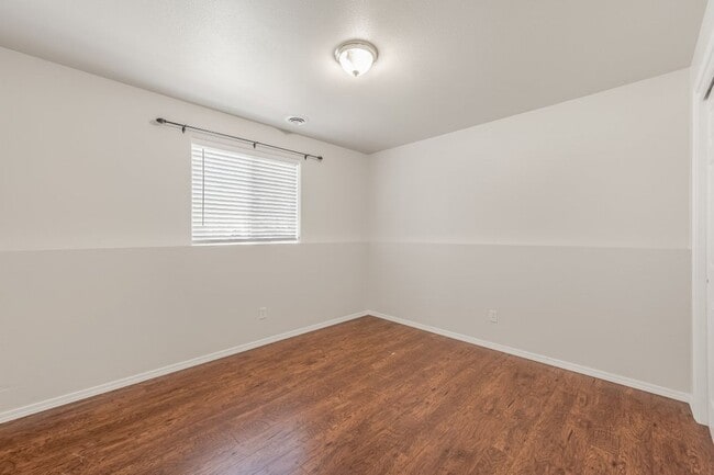 Building Photo - 4 bed 2 bath split level Hayden