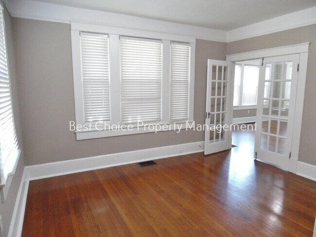 Building Photo - 517 Creswell Ave