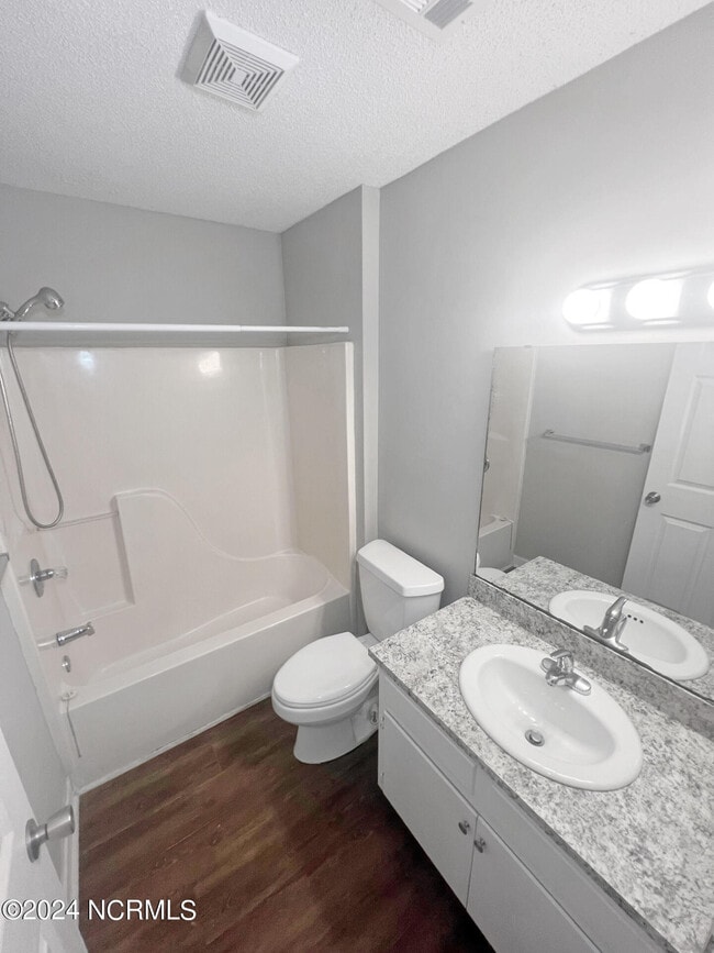 Building Photo - 6629 Cottonwood Dr