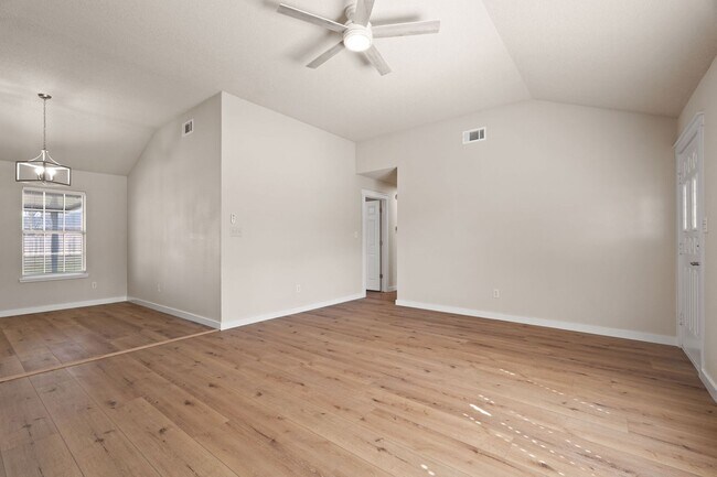 Building Photo - Newly Remodeled Beautiful 3 Bedroom Home