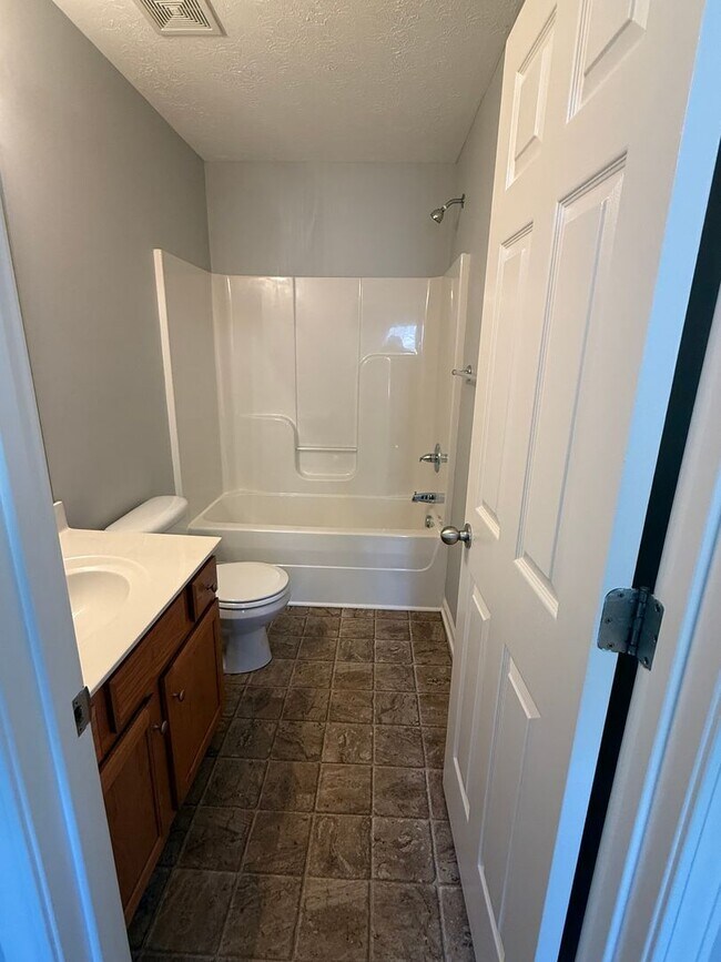 Building Photo - HALF OFF ONE MONTH AT UPPER STONE!