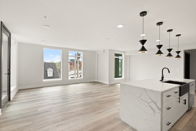 Building Photo - 701 N Henry St