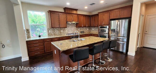 Building Photo - 4 br, 3.5 bath House - 235 Sorrento Lane