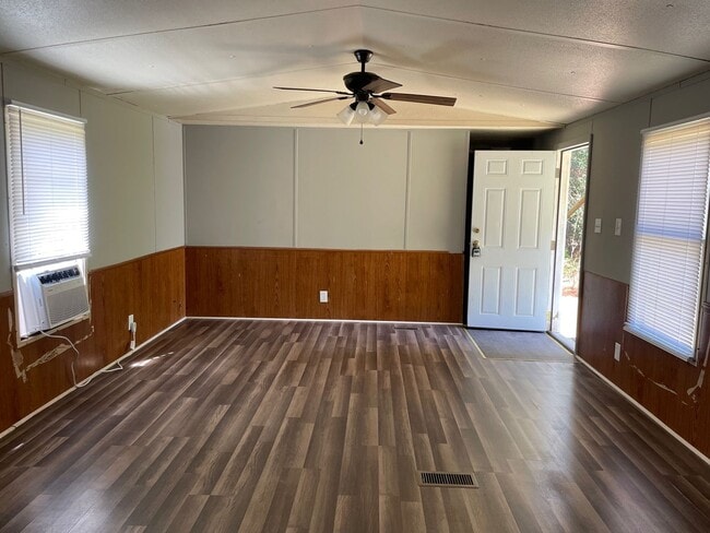 Building Photo - 4 BED, 2 BATH MOBILE HOME LOCATED IN JACKS...