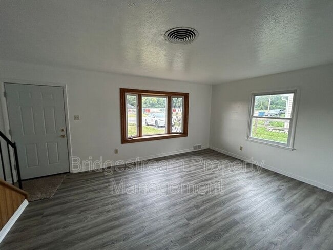Building Photo - 4893 Burkhardt Rd