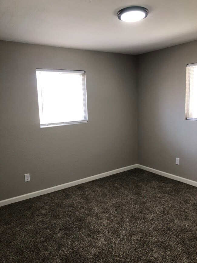 Building Photo - 911 Zion St