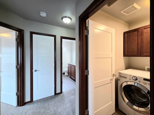 Building Photo - 3-Bed, 2.5-Bath Townhome w/ 2-Car Garage! *Eastmont School District*