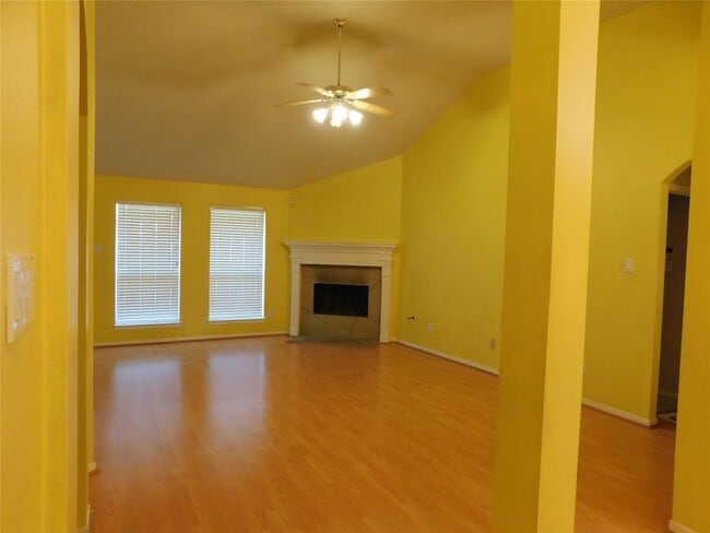 Building Photo - 3702 Heritage Colony Dr