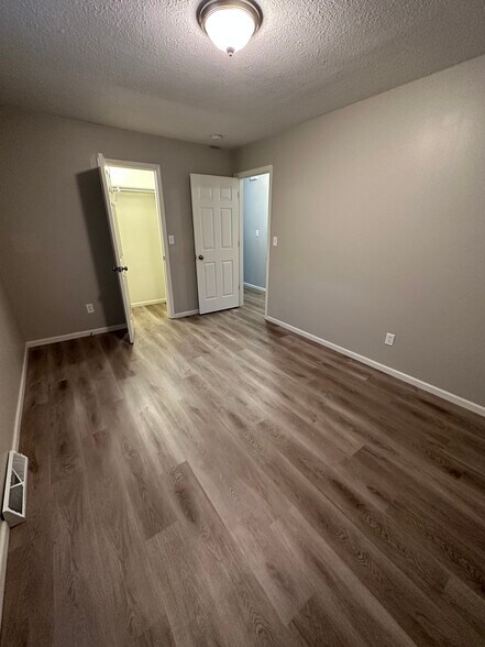 Building Photo - 812 Wix Ln