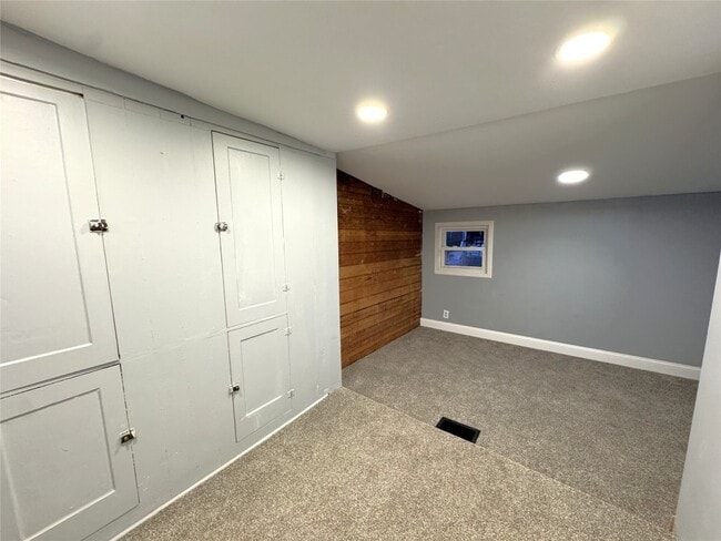 Building Photo - 306 Dehart Ave