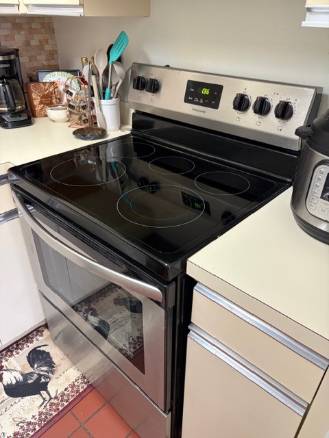 Kitchen w/ SS appliances - 1733 20th St NW