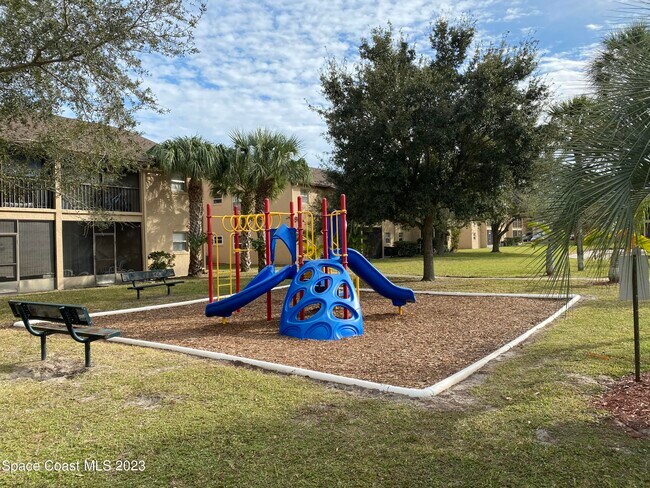 Building Photo - 210 Spring Dr