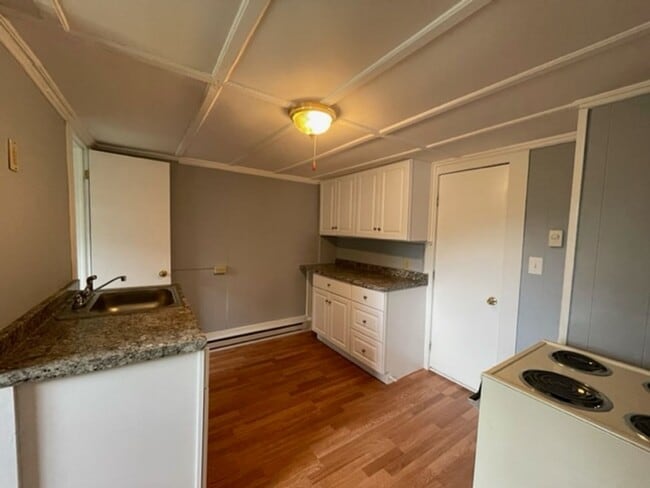 Primary Photo - 9-11 Meadow Street