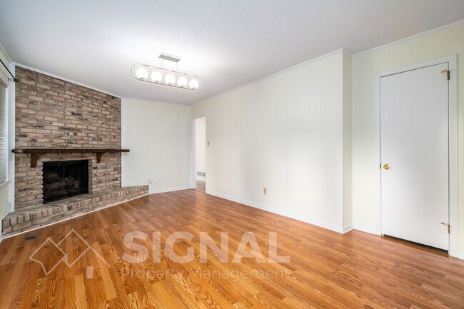 Building Photo - 2245 Tal Heim Dr