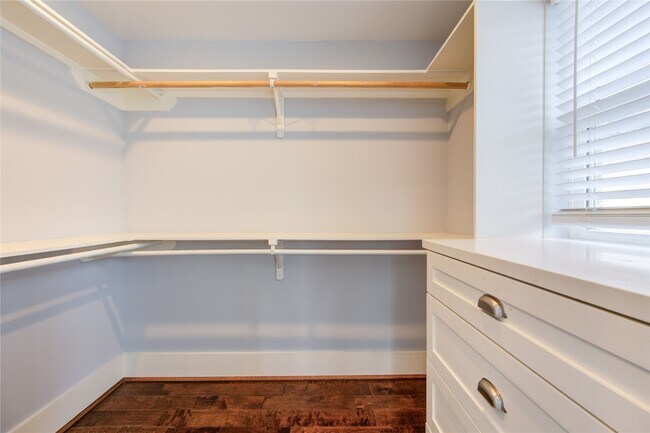 Building Photo - 2401 Eagle St