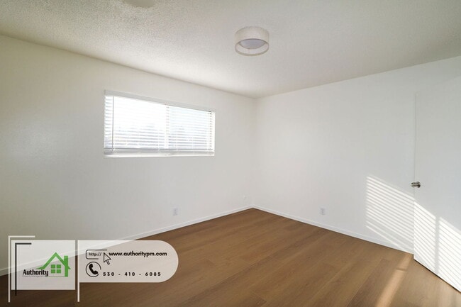 Building Photo - 2042 Neptune Terrace