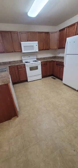 Building Photo - 1908 Heather Lea Dr