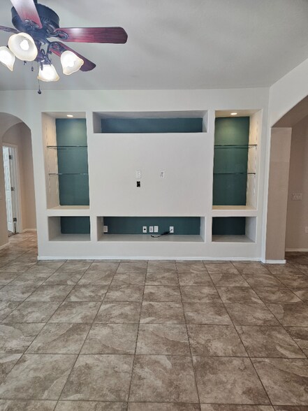 Building Photo - 10856 E White Sage Dr