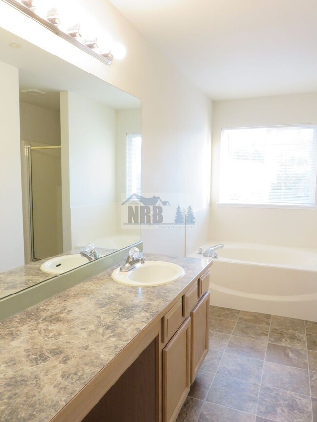 Building Photo - Stunning House in Dupont! $500.00 off 1 Month of Rent!