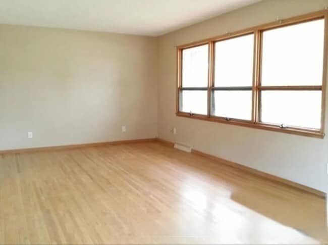 Building Photo - NW Rochester MN 3bedroom 2bath 2car detach...