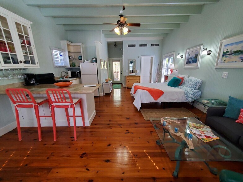 Building Photo - 226 NE 1st Ave