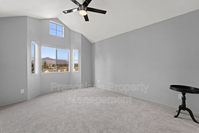 Building Photo - 2035 Lakeridge Cir