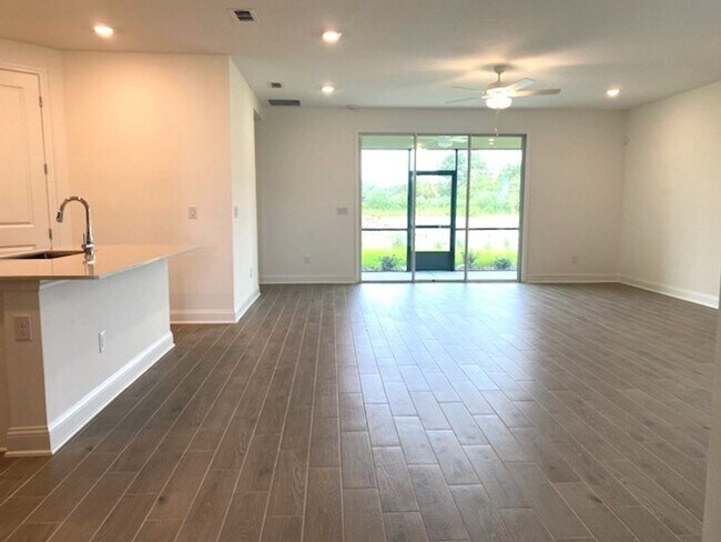 Building Photo - Beautiful 4 Bedroom Home in Wexford Reserve!
