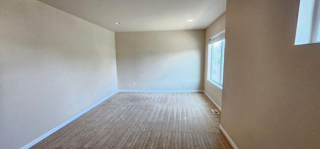 Building Photo - Spacious Port Orchard Home