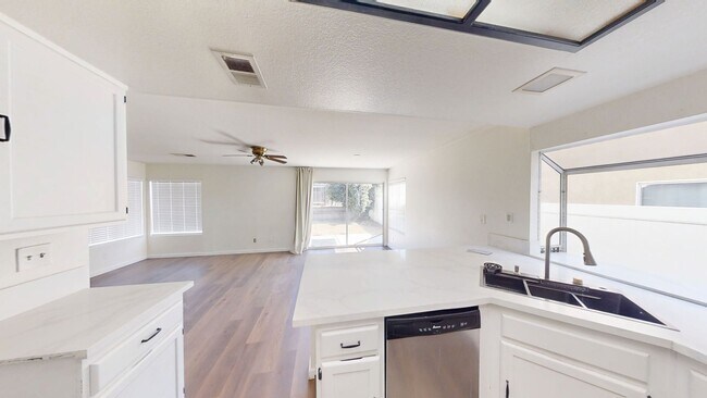 Building Photo - 34907 Summerwood Dr