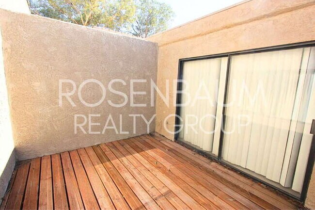 Building Photo - 828 E Junction St