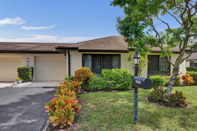 Building Photo - 4840 Greentree Ln