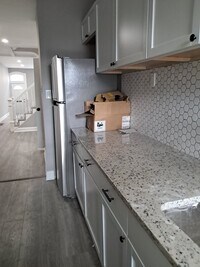Building Photo - 739 Dolphin St