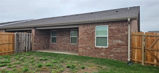 Building Photo - 615 NW 69th Ave