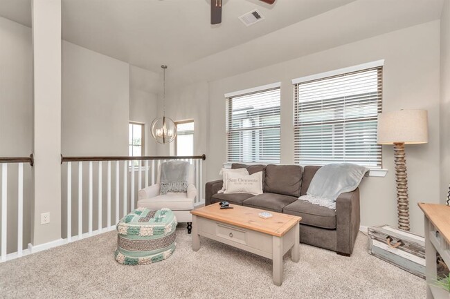 Building Photo - 9423 Starlight Oak Dr