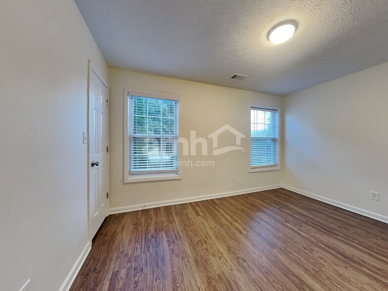 Building Photo - 1729 Temple Johnson Rd