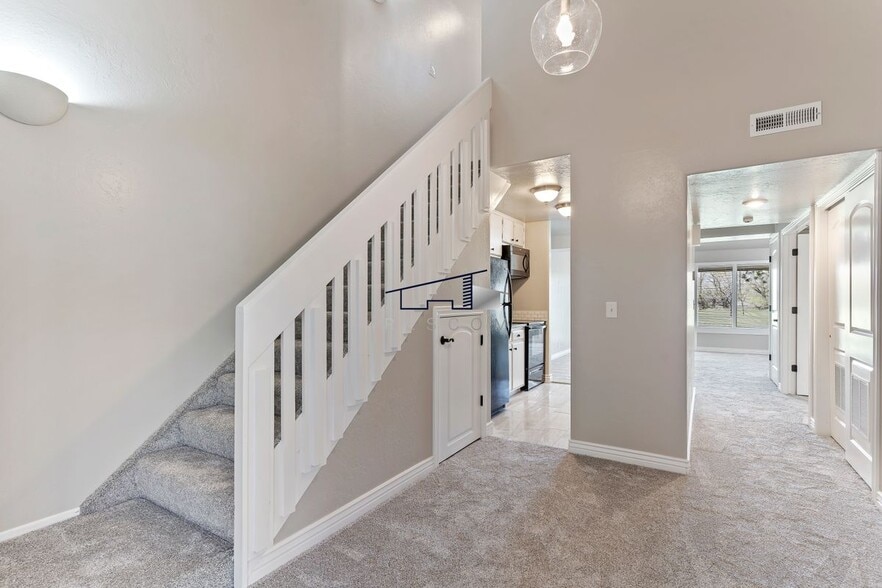 Building Photo - 26 White Barn Dr