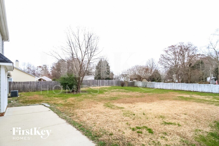 Building Photo - 3302 Sparrowhawk Dr